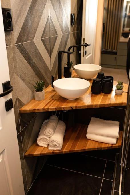 Blue Moon. Cozy Apartment Near Iulius Mall كلوج-نابوكا المظهر الخارجي الصورة